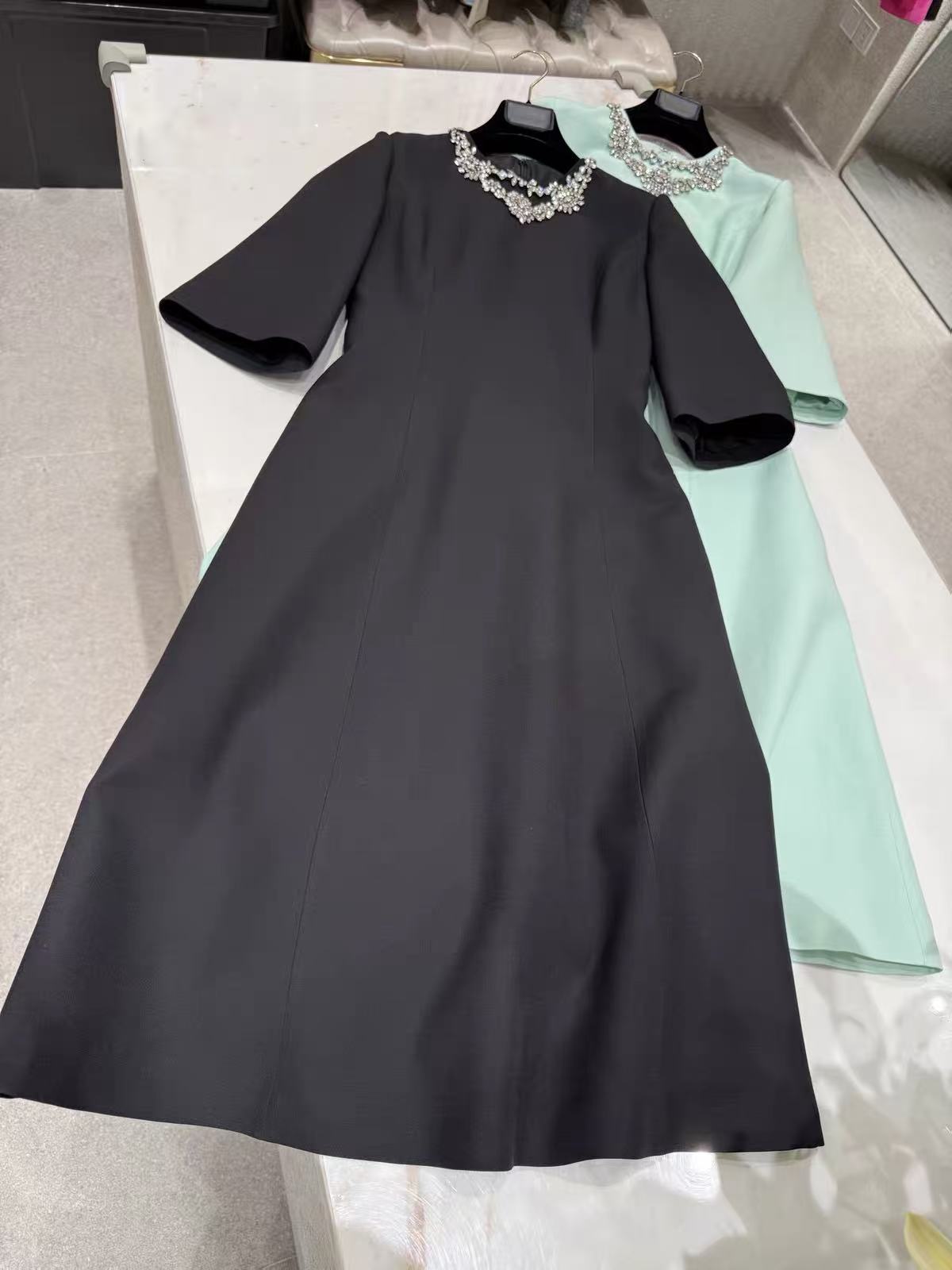 Premium Silk Wool Mint Green W - đánh giá và giá Midi Dress